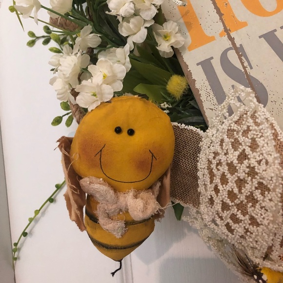Spring Bee wreath - Picture 3 of 5